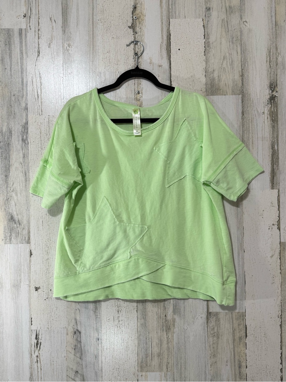 Relaxed Light Green Star Appliqué Short Sleeve Tee - Women's